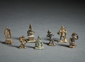 Arte Indiana : Gruppo di 7 bronzi tribali raffiguranti divint e guerrieri India, XIX secolo  - Asta Asta 437 | ARTE ORIENTALE - ARTE ORIENTALE DA COLLEZIONI PRIVATE ITALIANE Online - Associazione Nazionale - Case d'Asta italiane