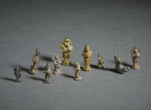 Arte Indiana - Gruppo di 10 miniature devozionali in bronzo India, XIX secolo