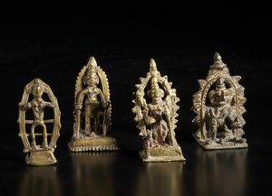 Arte Indiana - Gruppo di 4 altari in bronzo raffiguranti divinit tribali India popolare, XIX secolo