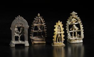 Arte Indiana : Gruppo di 4 altari in bronzo India tribale, XIX secolo  - Asta Asta 437 | ARTE ORIENTALE - ARTE ORIENTALE DA COLLEZIONI PRIVATE ITALIANE Online - Associazione Nazionale - Case d'Asta italiane