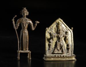 Arte Indiana - Una placca Virabhadra e figura stante in bronzo.India popolare, XIX scolo