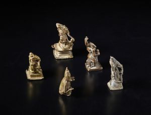 Arte Indiana : Cinque figure devozionali in bronzo raffiguranti il Dio Ganesha.Sud India, XIX sec.  - Asta Asta 437 | ARTE ORIENTALE - ARTE ORIENTALE DA COLLEZIONI PRIVATE ITALIANE Online - Associazione Nazionale - Case d'Asta italiane