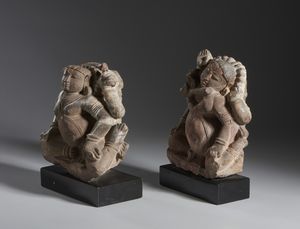 Arte Indiana : Coppia di Gadharva in arenaria rosa. India, probabile XI- XII secolo.  - Asta Asta 437 | ARTE ORIENTALE - ARTE ORIENTALE DA COLLEZIONI PRIVATE ITALIANE Online - Associazione Nazionale - Case d'Asta italiane