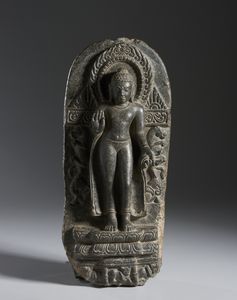 Arte Indiana - Stele in pietra raffigurante Buddha stante.India - Pala , XII secolo.