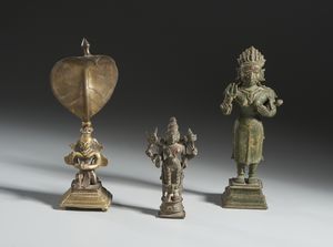 Arte Indiana - Tre fusioni in bronzo raffiguranti divinit varie.  India, XIX secolo.
