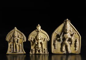Arte Indiana - Tre placche Virabhadra in fusione d'ottone. India popolare, XIX secolo.