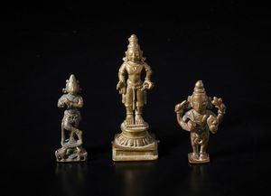Arte Indiana - Tre figure devozionali in bronzo raffiguranti deit della mitologia Ind.Sud India, XIX sec.
