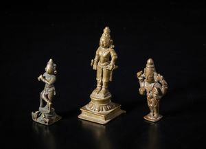 Arte Indiana : Tre figure devozionali in bronzo raffiguranti deit della mitologia Ind.Sud India, XIX sec.  - Asta Asta 437 | ARTE ORIENTALE - ARTE ORIENTALE DA COLLEZIONI PRIVATE ITALIANE Online - Associazione Nazionale - Case d'Asta italiane