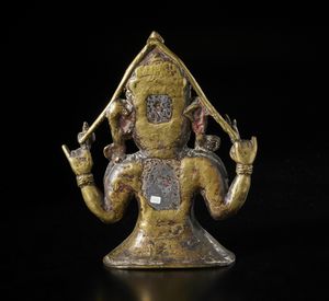 Arte Indiana : Figura in bronzo raffigurante il busto di divinit femminile con quattro braccia.India del sud, XIX sec.  - Asta Asta 437 | ARTE ORIENTALE - ARTE ORIENTALE DA COLLEZIONI PRIVATE ITALIANE Online - Associazione Nazionale - Case d'Asta italiane