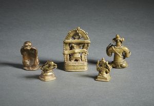 Arte Indiana : Gruppo di cinque Ganesh India popolare, XIX secolo  - Asta Asta 437 | ARTE ORIENTALE - ARTE ORIENTALE DA COLLEZIONI PRIVATE ITALIANE Online - Associazione Nazionale - Case d'Asta italiane