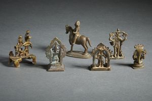 Arte Indiana : Gruppo di sei bronzi devozionali raffiguranti varie divinit India, XVIII - XIX secolo  - Asta Asta 437 | ARTE ORIENTALE - ARTE ORIENTALE DA COLLEZIONI PRIVATE ITALIANE Online - Associazione Nazionale - Case d'Asta italiane