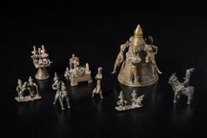 Arte Indiana - Gruppo di otto bronzi devozionali popolari. India popolare, XX secolo.