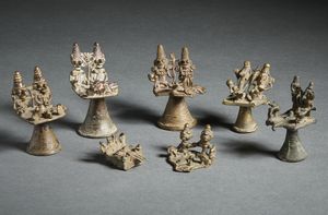 Arte Indiana - Gruppo di sette altari Shivalinga in bronzo India popolare, XIX secolo