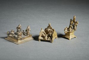 Arte Indiana : Gruppo di 3 altari Shivalinga in ottone India, XIX secolo  - Asta Asta 437 | ARTE ORIENTALE - ARTE ORIENTALE DA COLLEZIONI PRIVATE ITALIANE Online - Associazione Nazionale - Case d'Asta italiane