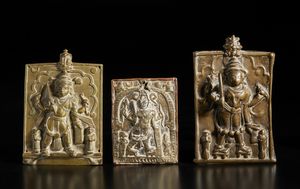 Arte Indiana - Tre placche Virabhadra in rame e ottone.India Meridionale, XVIII-XIX secolo