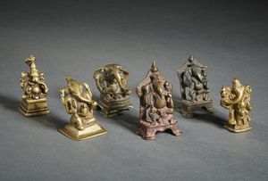 Arte Indiana - Gruppo di sei bronzetti raffiguranti Ganesh. India, XVIII-XIX secolo.
