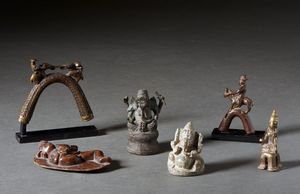 Arte Indiana - Gruppo di sei sculture in bronzo, pietra e legno India, XIX-XX secolo