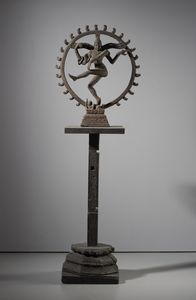 Arte Indiana - Statua in legno raffigurante Shiva Nataraja. India del sud, Sec XX