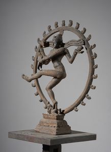 Arte Indiana : Statua in legno raffigurante Shiva Nataraja. India del sud, Sec XX  - Asta Asta 437 | ARTE ORIENTALE - ARTE ORIENTALE DA COLLEZIONI PRIVATE ITALIANE Online - Associazione Nazionale - Case d'Asta italiane