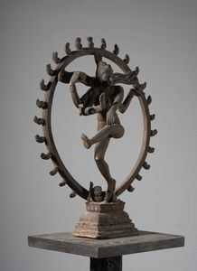 Arte Indiana : Statua in legno raffigurante Shiva Nataraja. India del sud, Sec XX  - Asta Asta 437 | ARTE ORIENTALE - ARTE ORIENTALE DA COLLEZIONI PRIVATE ITALIANE Online - Associazione Nazionale - Case d'Asta italiane