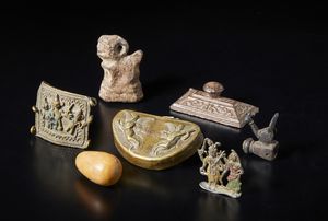 Arte Indiana - Gruppo di sette oggetti di varia natura. India, XX secolo.