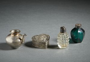Arte Indiana - Gruppo di 4 contenitori di varia foggia e materialeIndia, XIX-XX secolo
