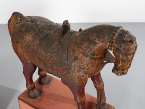 Arte Indiana : Bella coppia di grandi cavalli in legno.Probabilmente Rajasthan, primi XX secolo.  - Asta Asta 437 | ARTE ORIENTALE - ARTE ORIENTALE DA COLLEZIONI PRIVATE ITALIANE Online - Associazione Nazionale - Case d'Asta italiane