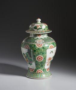 Arte Cinese : Potiche in porcellana con coperchio. Cina, Dinastia Qing, XIX sec.  - Asta Asta 437 | ARTE ORIENTALE - ARTE ORIENTALE DA COLLEZIONI PRIVATE ITALIANE Online - Associazione Nazionale - Case d'Asta italiane