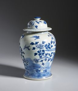 Arte Cinese : Potiche in porcellana bianco e blu.Cina, Dinastia Qing, XIX sec.  - Asta Asta 437 | ARTE ORIENTALE - ARTE ORIENTALE DA COLLEZIONI PRIVATE ITALIANE Online - Associazione Nazionale - Case d'Asta italiane