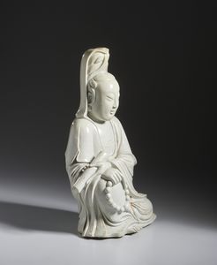 Arte Cinese : Statua in porcellana dehua di Guanyin.Cina, Dinastia Qing, XIX sec.  - Asta Asta 437 | ARTE ORIENTALE - ARTE ORIENTALE DA COLLEZIONI PRIVATE ITALIANE Online - Associazione Nazionale - Case d'Asta italiane