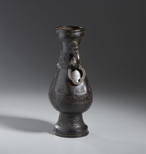 Arte Cinese : Vaso in bronzo.Cina, Dinastia Ming, XVI sec.  - Asta Asta 437 | ARTE ORIENTALE - ARTE ORIENTALE DA COLLEZIONI PRIVATE ITALIANE Online - Associazione Nazionale - Case d'Asta italiane