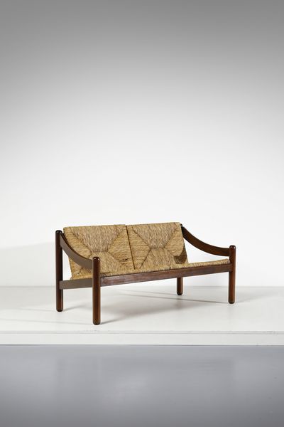 MAGISTRETTI VICO (1920 - 2006) : Divano a due posti della serie Carimate per Cassina, Meda  - Asta Asta 438 | DESIGN E ARTI DECORATIVE DEL NOVECENTO Online - Associazione Nazionale - Case d'Asta italiane