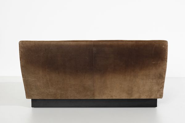 RIZZO WILLY (1928 - 2013) : Divano modulare con pouf  - Asta Asta 438 | DESIGN E ARTI DECORATIVE DEL NOVECENTO Online - Associazione Nazionale - Case d'Asta italiane