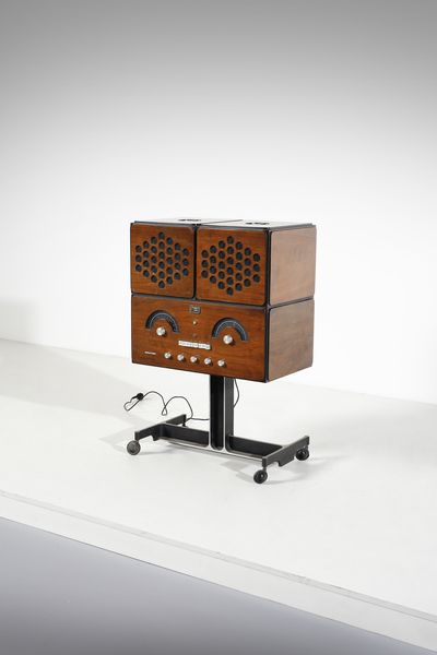 CASTIGLIONI ACHILLE (1918-2002) & PIER GIACOMO (1913-1968) : Radiofonografo con casse modulari asportabili mod. RR126 per Brionvega, Italia  - Asta Asta 438 | DESIGN E ARTI DECORATIVE DEL NOVECENTO Online - Associazione Nazionale - Case d'Asta italiane