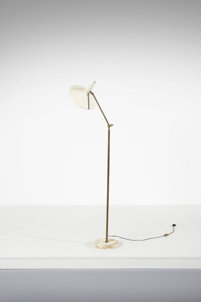 STILNOVO : attribuito. Lampada a terra a braccio mobile e paralume orientabile, Milano  - Asta Asta 438 | DESIGN E ARTI DECORATIVE DEL NOVECENTO Online - Associazione Nazionale - Case d'Asta italiane