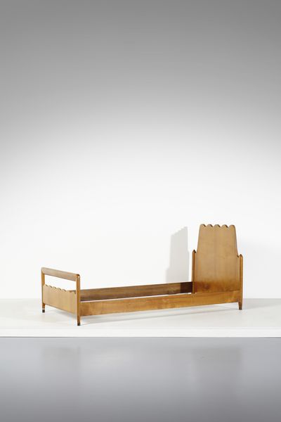 PONTI GIO (1891 - 1979) : attribuito. Letto singolo per Casa Moderna, Italia  - Asta Asta 438 | DESIGN E ARTI DECORATIVE DEL NOVECENTO Online - Associazione Nazionale - Case d'Asta italiane