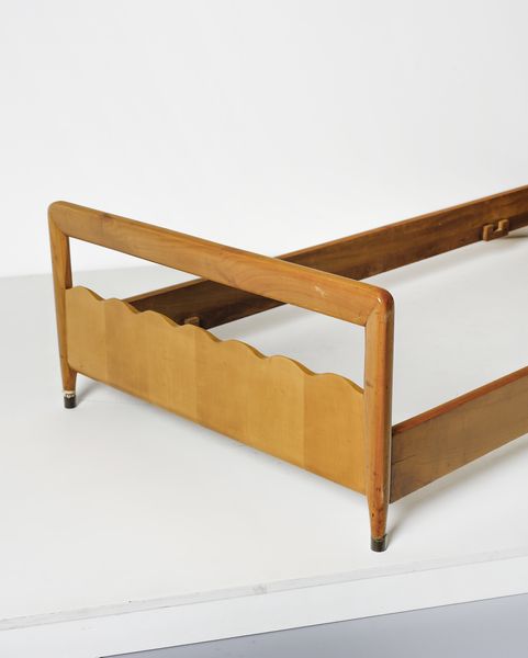 PONTI GIO (1891 - 1979) : attribuito. Letto singolo per Casa Moderna, Italia  - Asta Asta 438 | DESIGN E ARTI DECORATIVE DEL NOVECENTO Online - Associazione Nazionale - Case d'Asta italiane