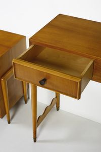 PONTI GIO (1891 - 1979) : attribuito. Comodino, consolle e specchio per Casa Moderna, Italia  - Asta Asta 438 | DESIGN E ARTI DECORATIVE DEL NOVECENTO Online - Associazione Nazionale - Case d'Asta italiane