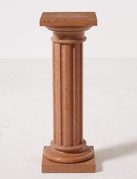 Colonna scanalata in marmo rosso di Verona. XX secolo  - Asta Decoro in stile antico Palazzo Pugliese - Associazione Nazionale - Case d'Asta italiane