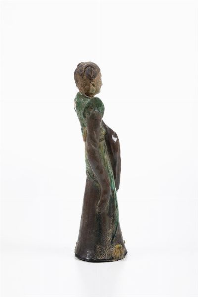 Figurina femminile in terracotta smaltata, Cina, XX secolo  - Asta Antiquariato - Associazione Nazionale - Case d'Asta italiane