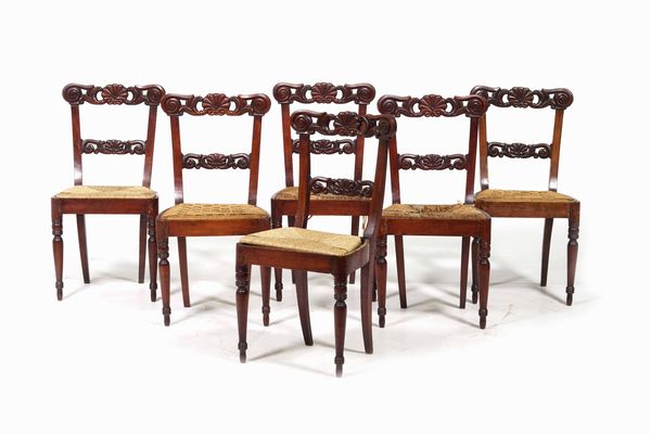 Sei sedie tipo Peters in legno intagliato. XIX secolo  - Asta Antiquariato - Associazione Nazionale - Case d'Asta italiane