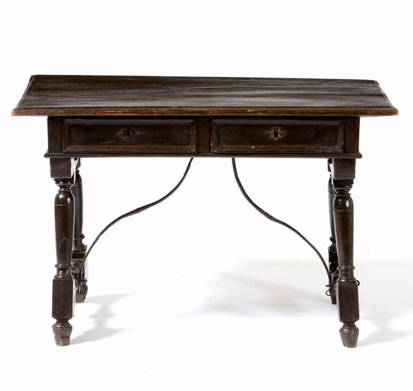 Tavolino in legno. Spagna o Italia meridionale, XVIII secolo  - Asta Antiquariato - Associazione Nazionale - Case d'Asta italiane