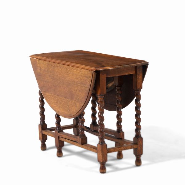 Tavolino a bandelle in rovere. Inghilterra, XIX secolo  - Asta Antiquariato - Associazione Nazionale - Case d'Asta italiane