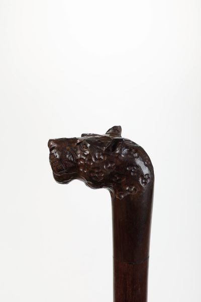 Bastone da passeggio in legno intagliato con testa giaguaro  - Asta Antiquariato - Associazione Nazionale - Case d'Asta italiane