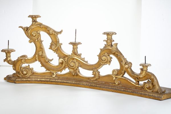 Fregio candelabro in legno intagliato e dorato. XVIII secolo  - Asta Antiquariato - Associazione Nazionale - Case d'Asta italiane