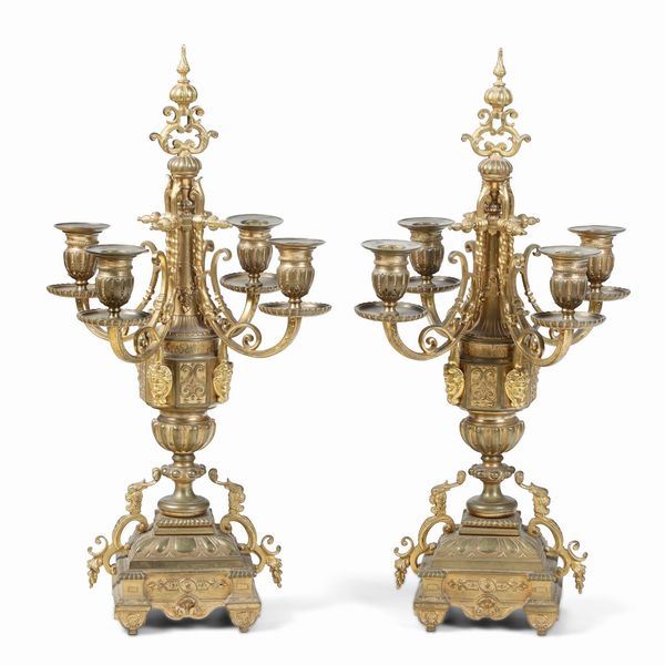 Coppia di candelabri in bronzo dorato, periodo umbertino, XIX secolo  - Asta Antiquariato - Associazione Nazionale - Case d'Asta italiane