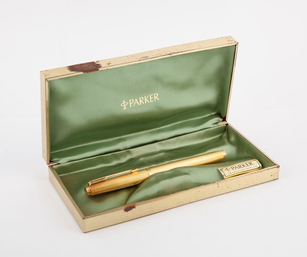 Parker 75 - Penna stilografica in metallo placcato in oro giallo 22 Kt  - Asta Penne e Accessori da Scrivania - Associazione Nazionale - Case d'Asta italiane