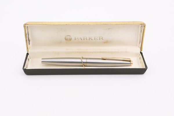 Parker - Penna stilografica vintage in acciaio e metallo dorato  - Asta Penne e Accessori da Scrivania - Associazione Nazionale - Case d'Asta italiane