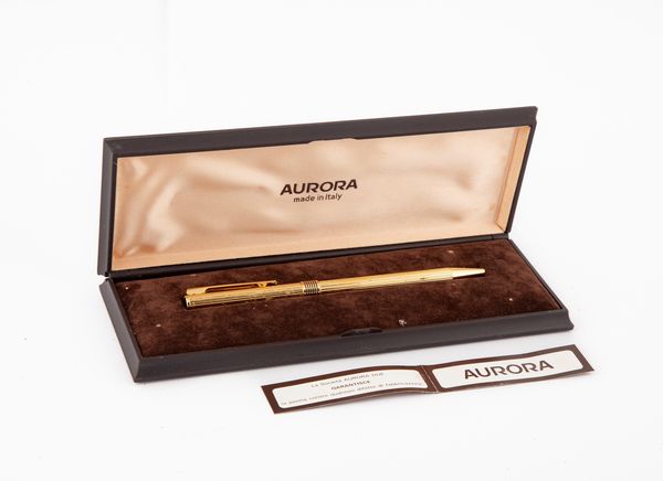 Aurora Marco Polo - Penna a sfera in metallo dorato con particolari smaltati  - Asta Penne e Accessori da Scrivania - Associazione Nazionale - Case d'Asta italiane