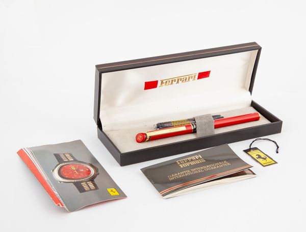 Ferrari Formula - Penna stilografica in metallo smaltato con particolari in metallo dorato  - Asta Penne e Accessori da Scrivania - Associazione Nazionale - Case d'Asta italiane